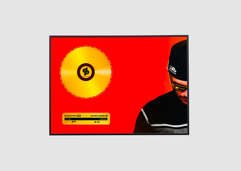 Cadre avec disque d'or et homme portant casquette et lunettes, fait en France avec livraison gratuite en 48h