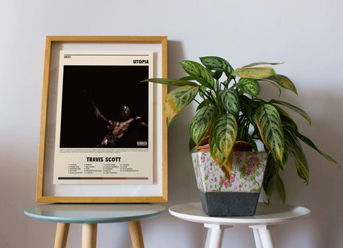 Affiche encadrée posée à côté d'une plante décorative, fait en France, livraison gratuite 48h, cadeau idéal Noël