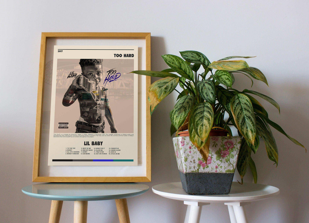 Affiche encadrée Lil Baby posée sur une table à côté d’une plante, fait en France, livraison gratuite 48h, cadeau idéal Noël