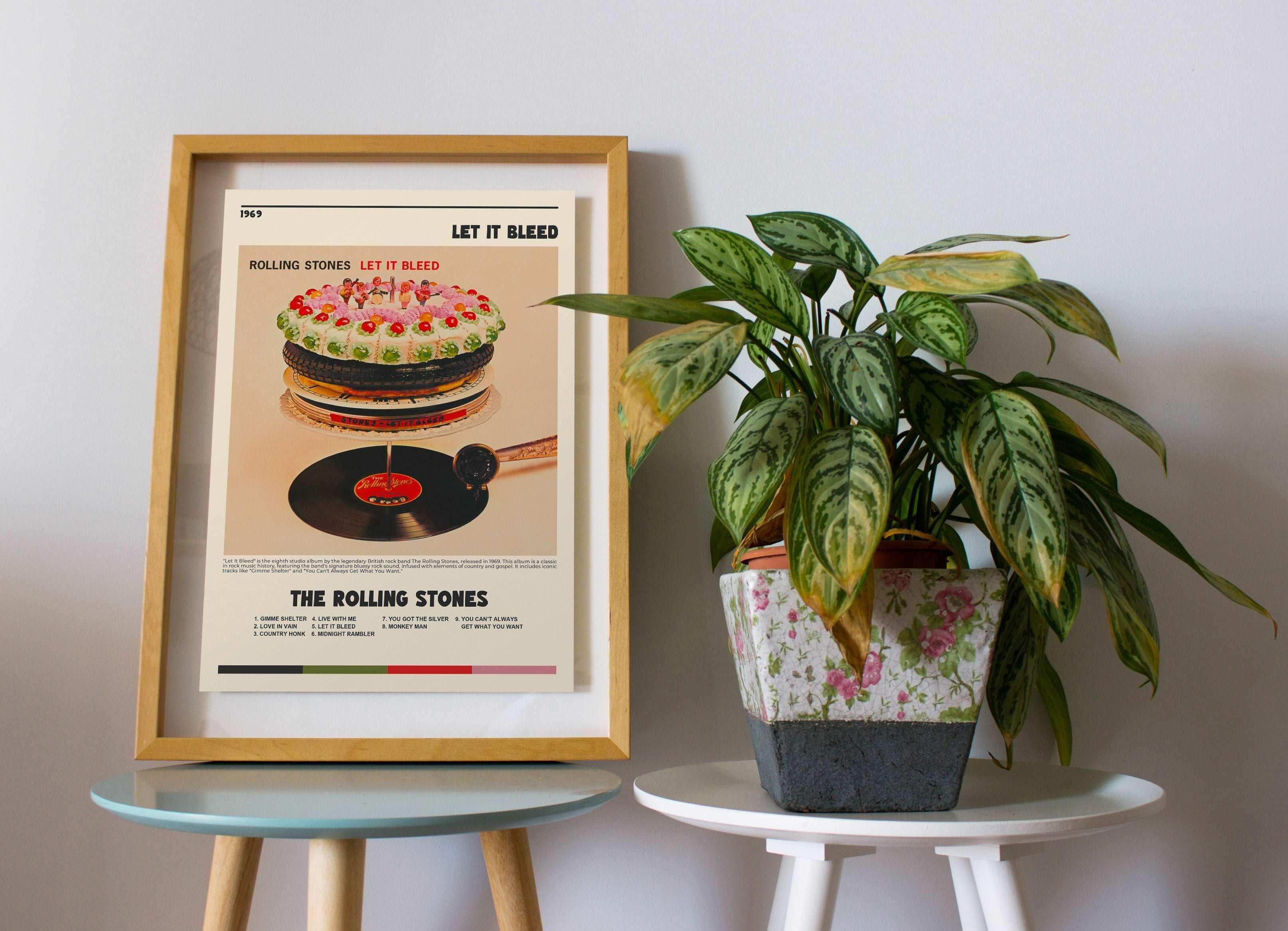 Affiche Let It Bleed des Rolling Stones encadrée posée sur une table près d'une plante, fait en France, livraison gratuite 48h, cadeau idéal Noël