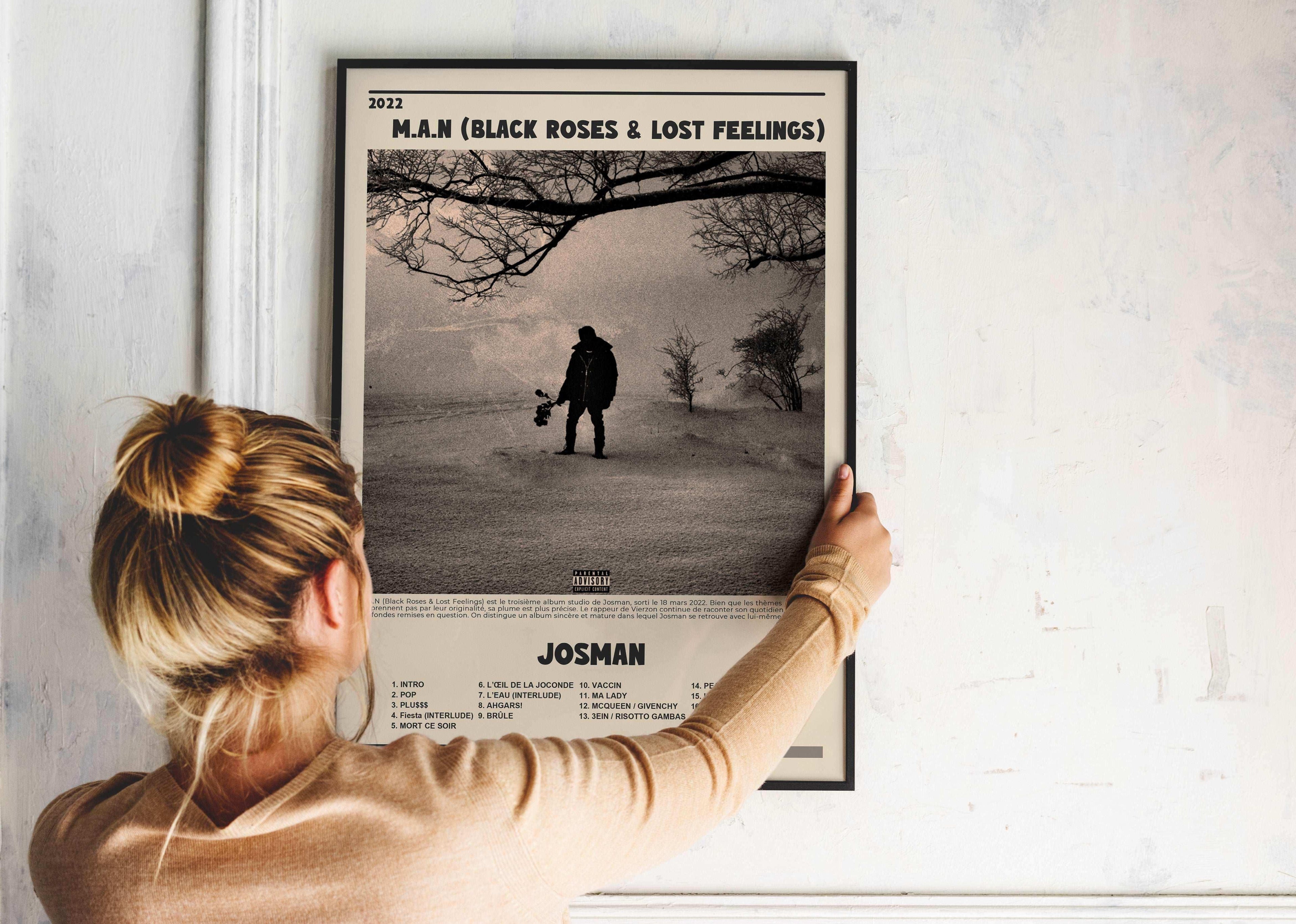 Affiche album Josman tenue par une femme, fait en France, livraison gratuite 48h, cadeau idéal Noël