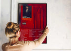 Affiche album rouge accrochée par une femme, fait en France, livraison gratuite 48h, cadeau idéal Noël