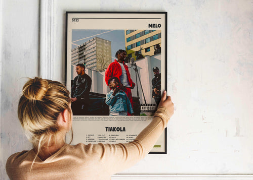 Affiche Tiakola accrochée au mur, fait en France, livraison gratuite 48h, cadeau idéal Noël