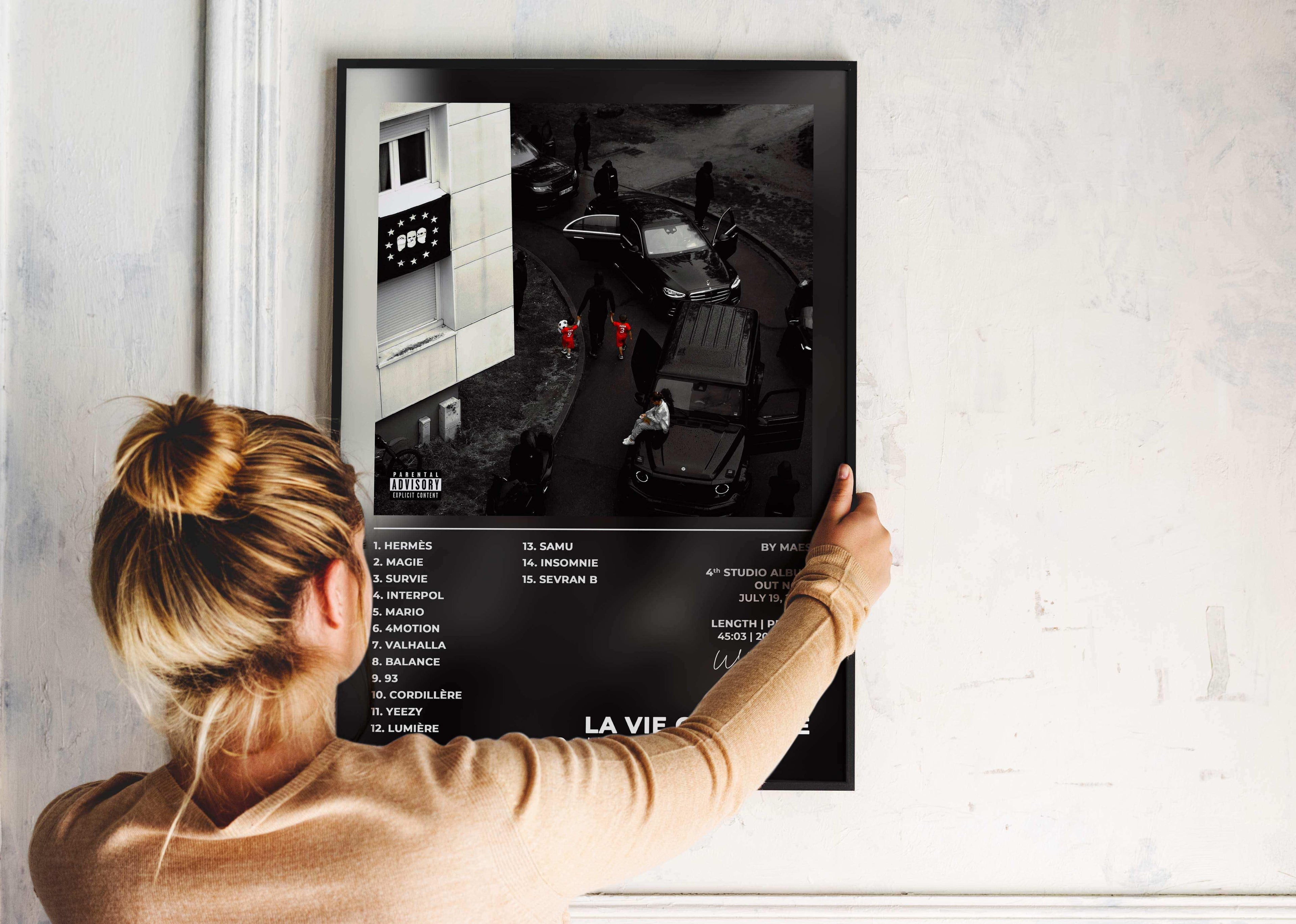 La Vie Continue Maes Poster - Backyard