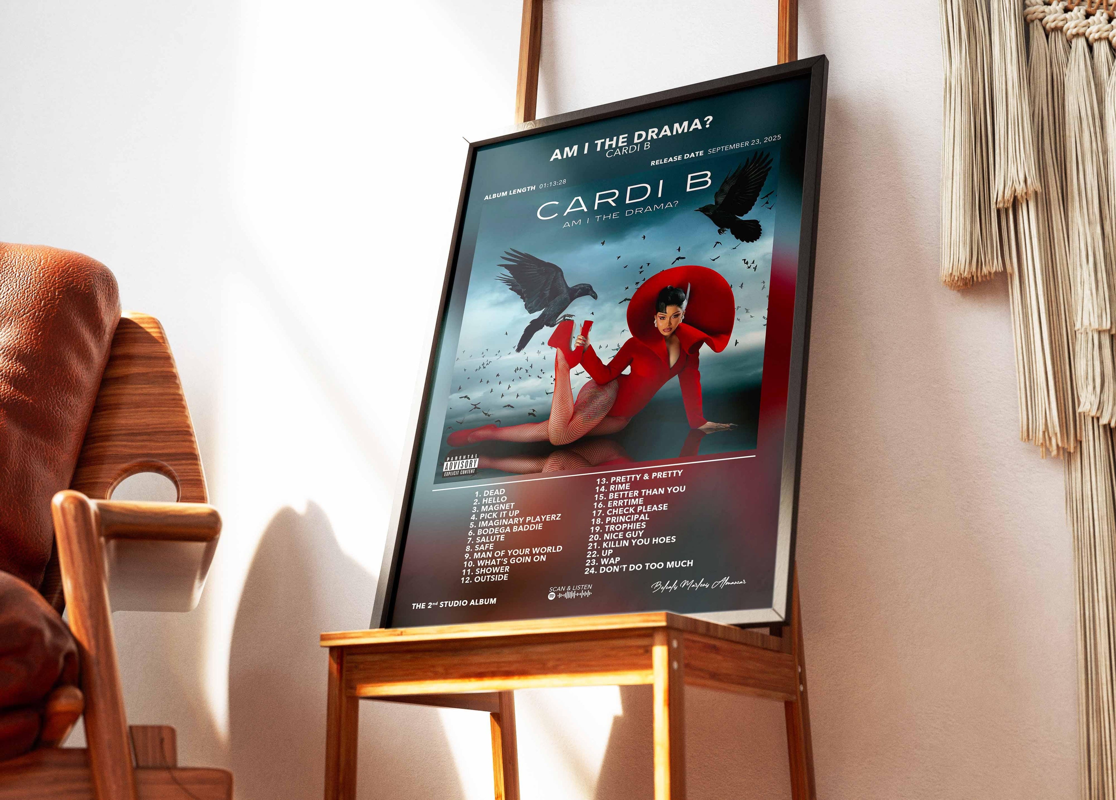 Affiche album Cardi B Am I The Drama avec artiste en rouge et oiseaux noirs, fait en France livraison gratuite 48h