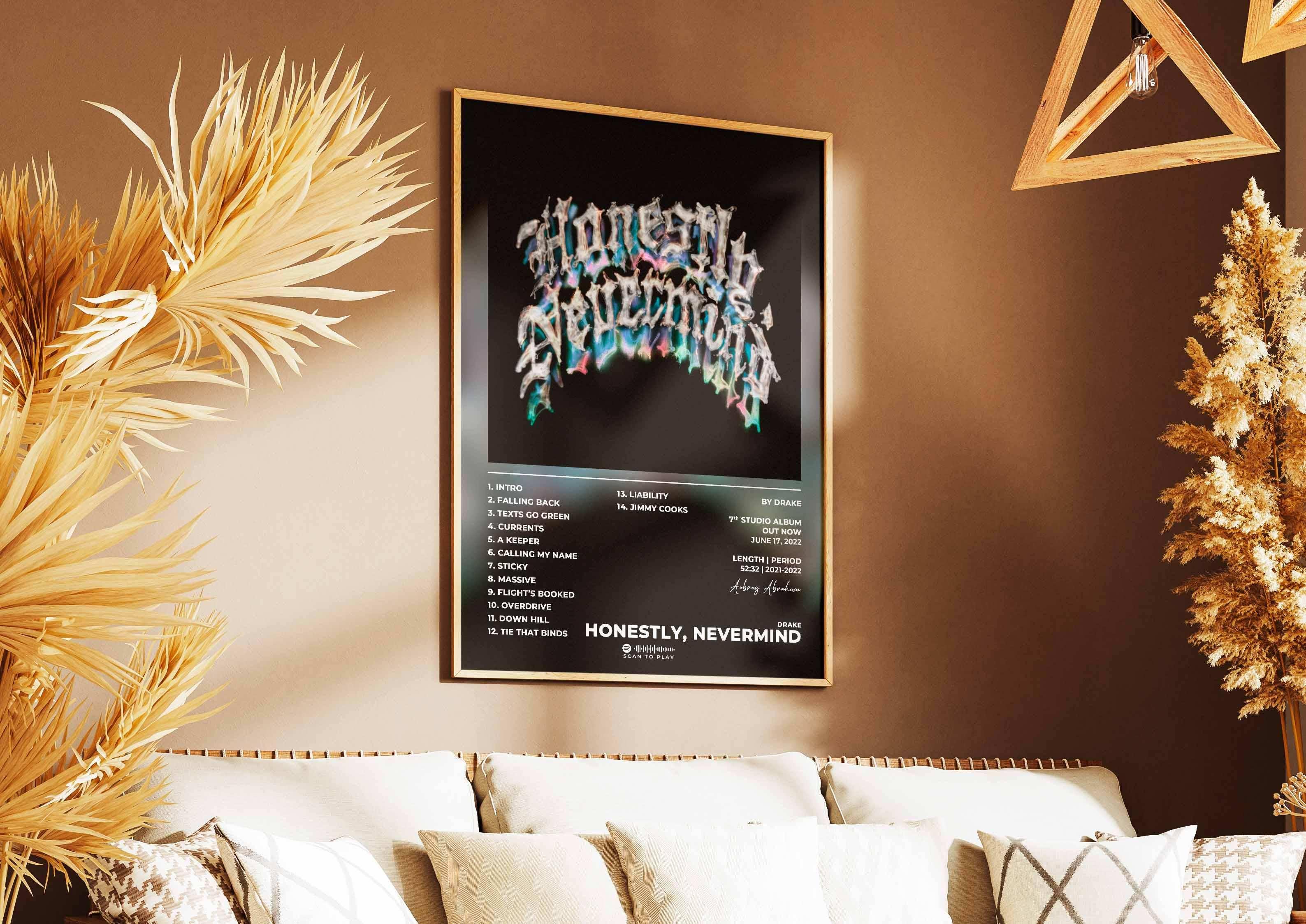 Affiche album encadrée sur mur beige d’un salon cosy, fait en France, livraison gratuite 48h, cadeau idéal Noël