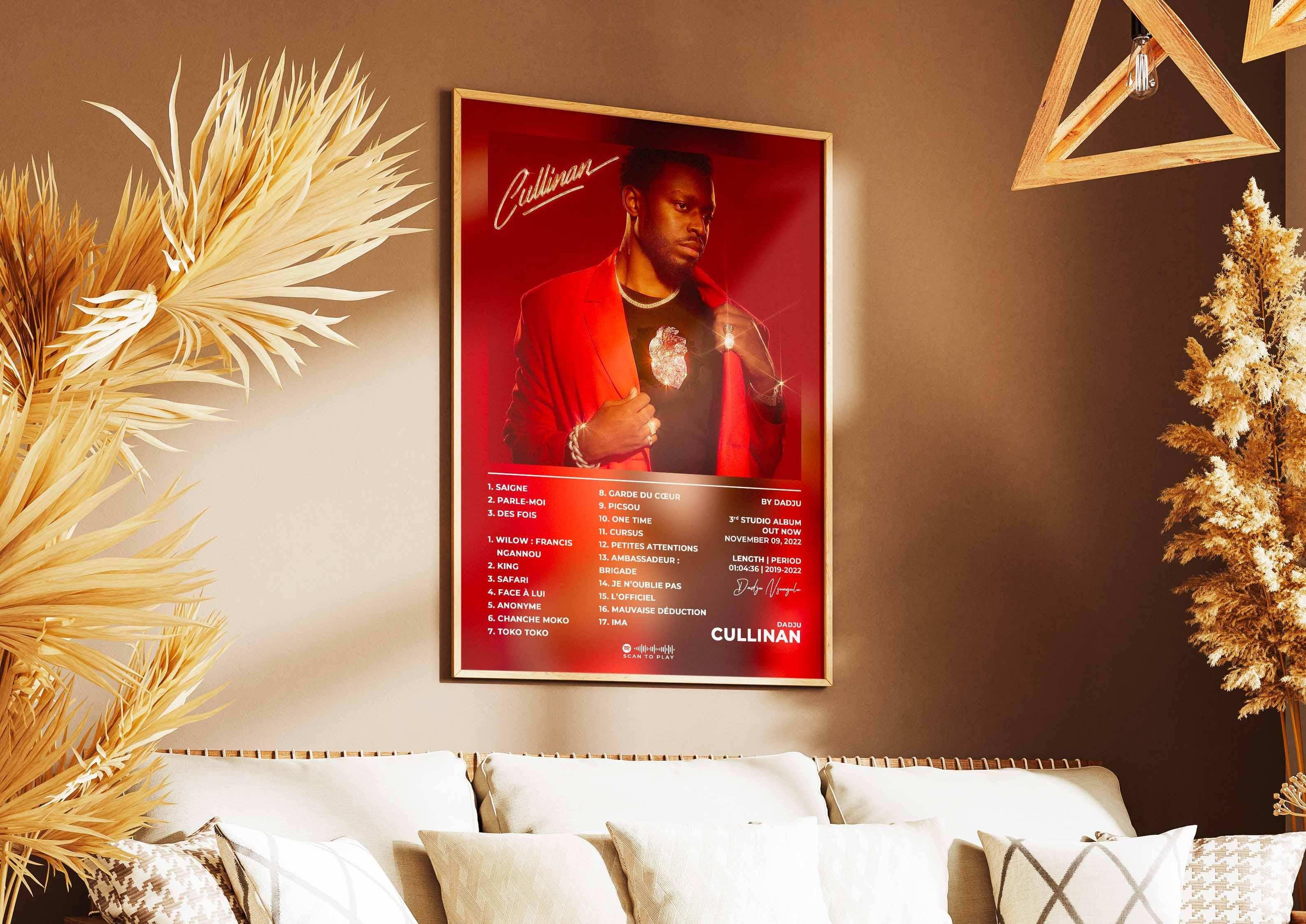 Affiche d’album encadrée sur un mur de salon cosy, fait en France, livraison gratuite 48h, cadeau idéal Noël