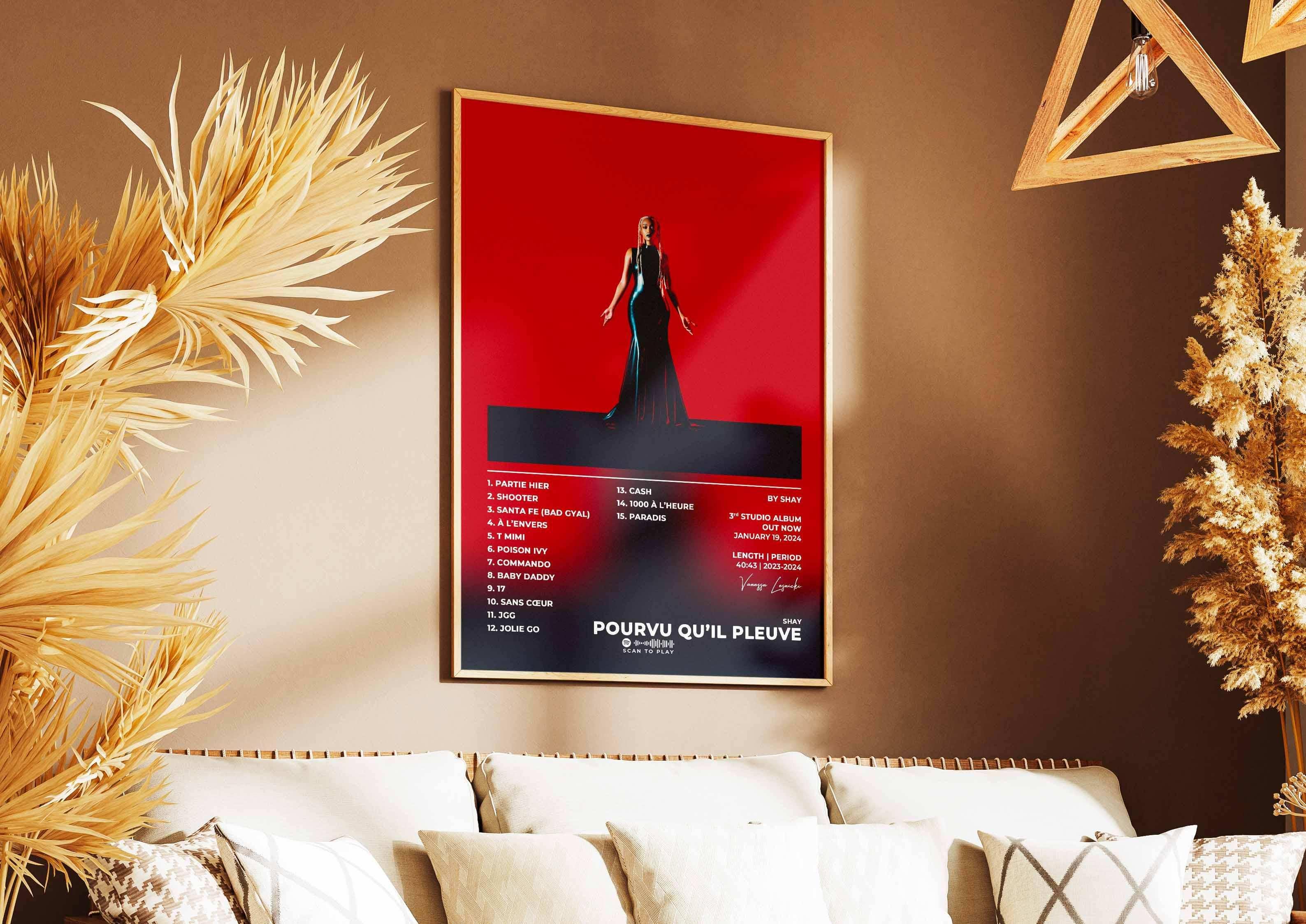 Affiche album encadrée sur mur dans salon cosy, fait en France, livraison 48h, cadeau idéal Noël