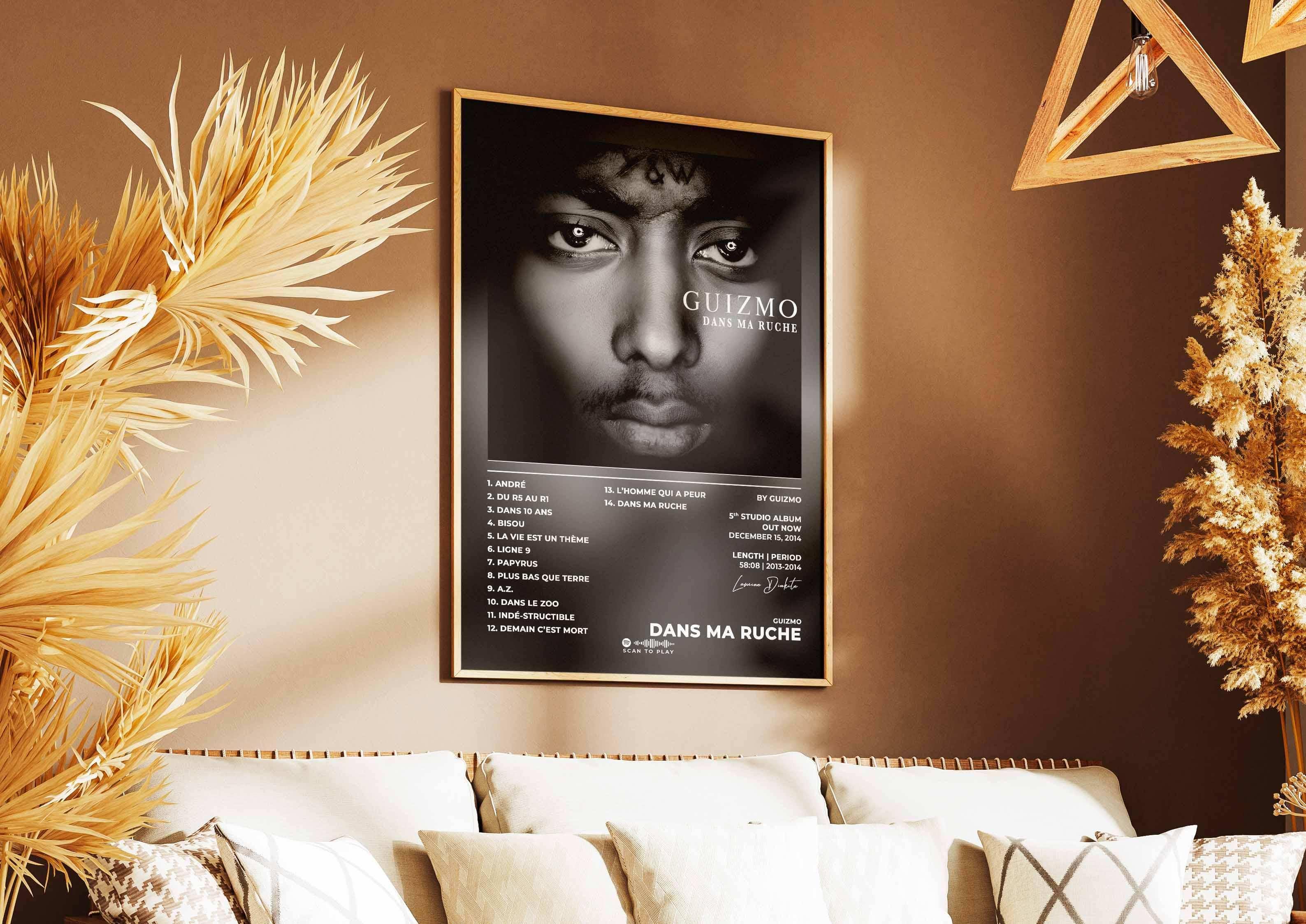 Dans Ma Ruche Guizmo Poster - Backyard
