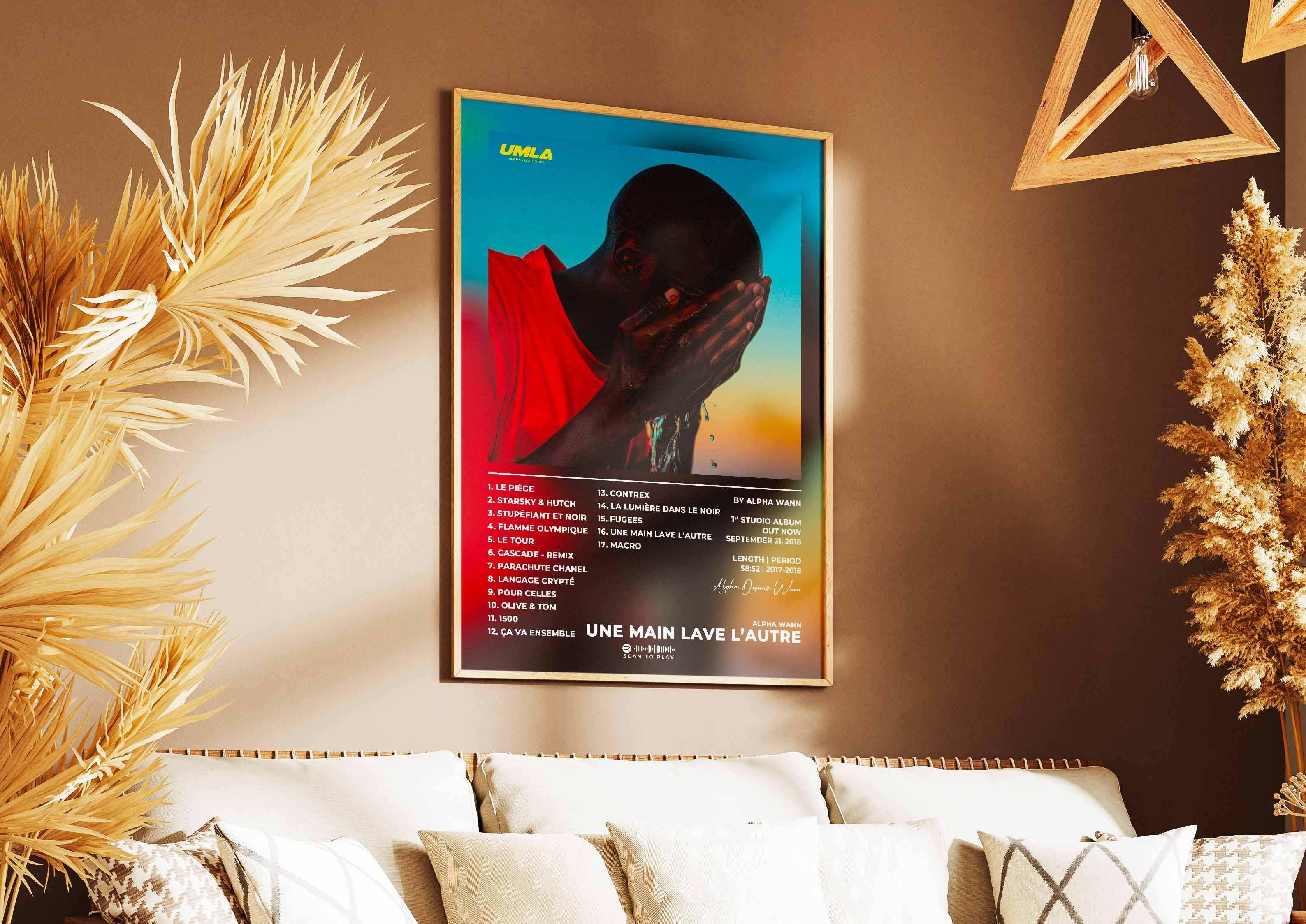 Affiche album accrochée au mur d'un salon, fait en France, livraison 48h gratuite, cadeau idéal Noël