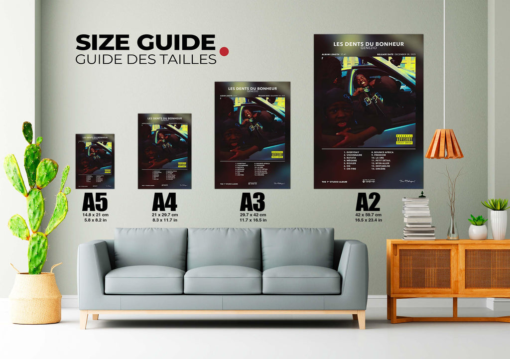 Guide des tailles d'affiches A5 à A2 au-dessus d'un canapé gris dans un salon moderne, fait en France, livraison gratuite 48h