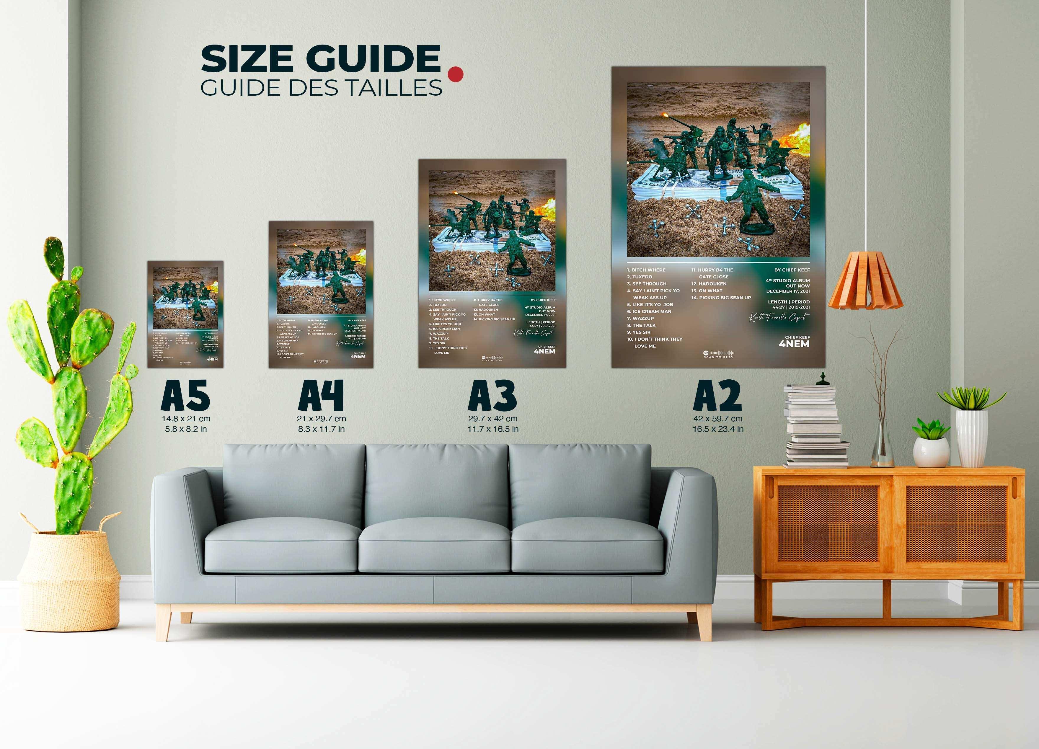 Posters de différentes tailles accrochés au mur dans un salon moderne, fait en France, livraison gratuite 48h, cadeau idéal pour Noël.