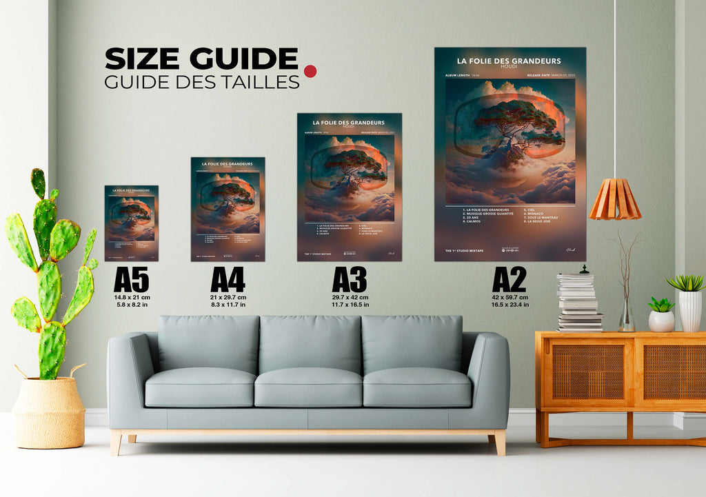Guide des tailles affiches A5 à A2 au-dessus canapé gris, plante et meuble bois, fait en France livraison gratuite 48h
