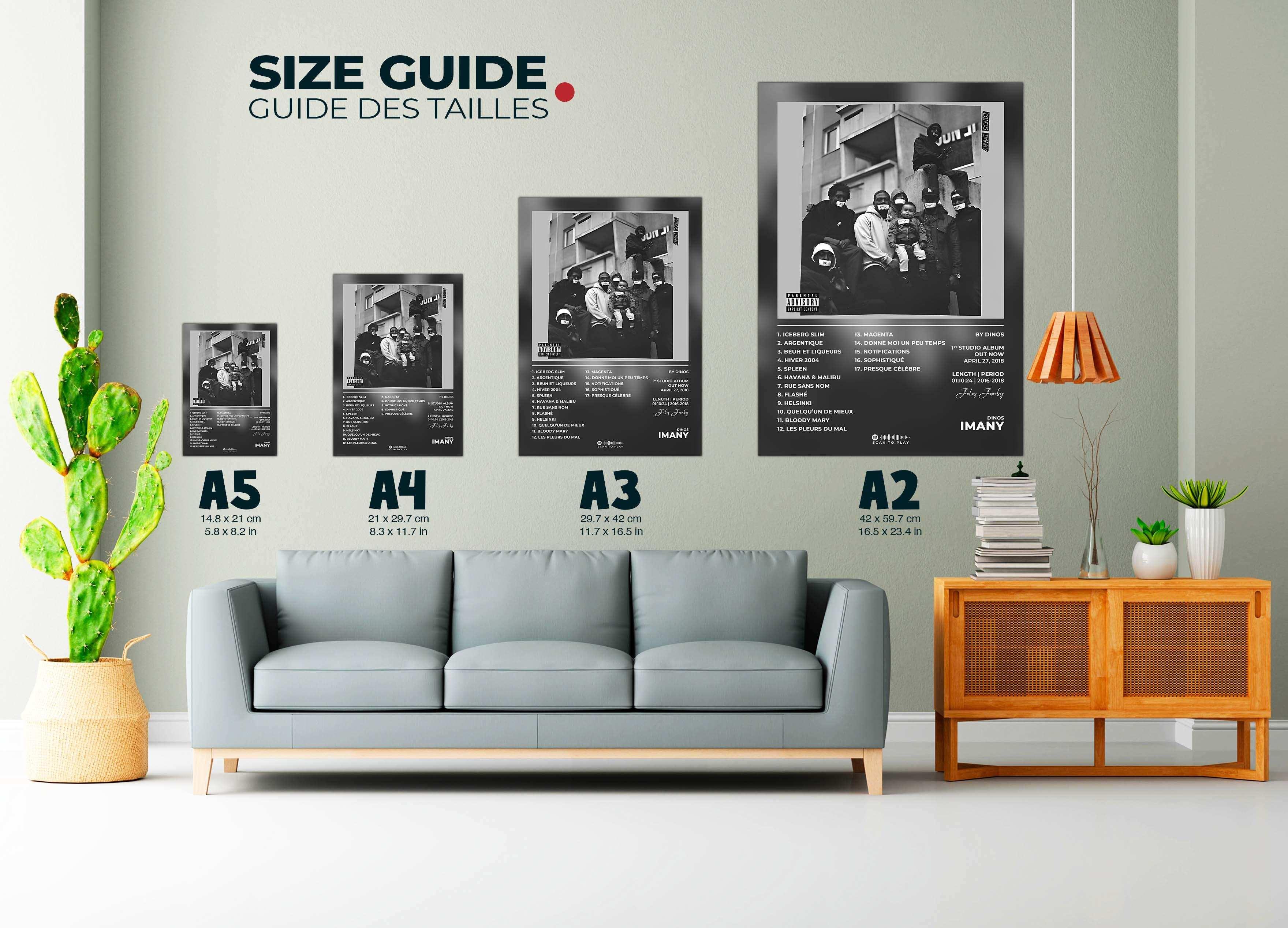 Affiches noir et blanc de plusieurs tailles sur un mur au-dessus d’un canapé, fait en France, livraison gratuite 48h, cadeau idéal pour Noel.