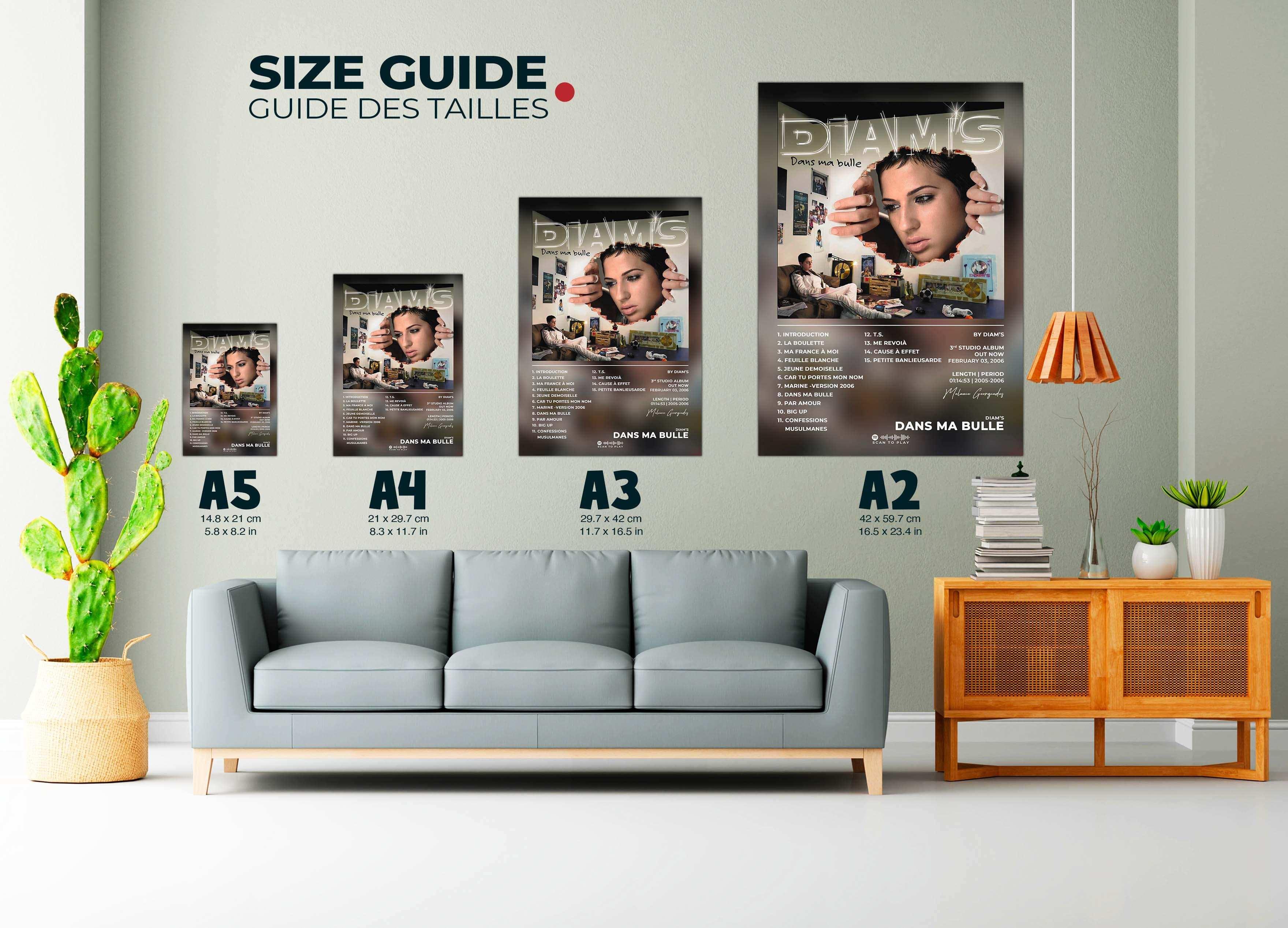 Affiches murales de différentes tailles au-dessus d’un canapé, fait en France, livraison gratuite 48h, cadeau idéal Noël