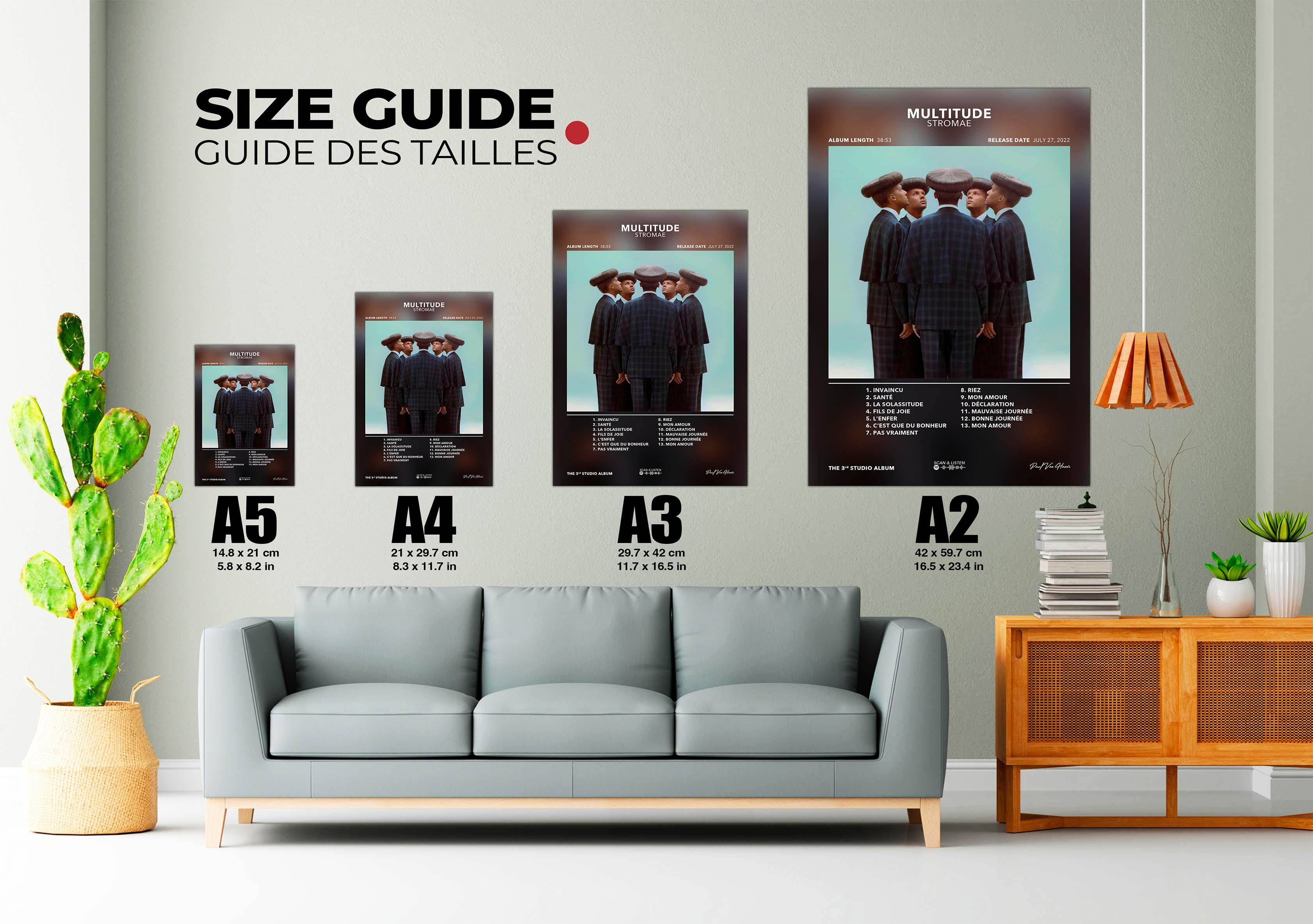 Guide des tailles de posters multi formats au-dessus d'un canapé gris, fait en France, livraison gratuite en 48h