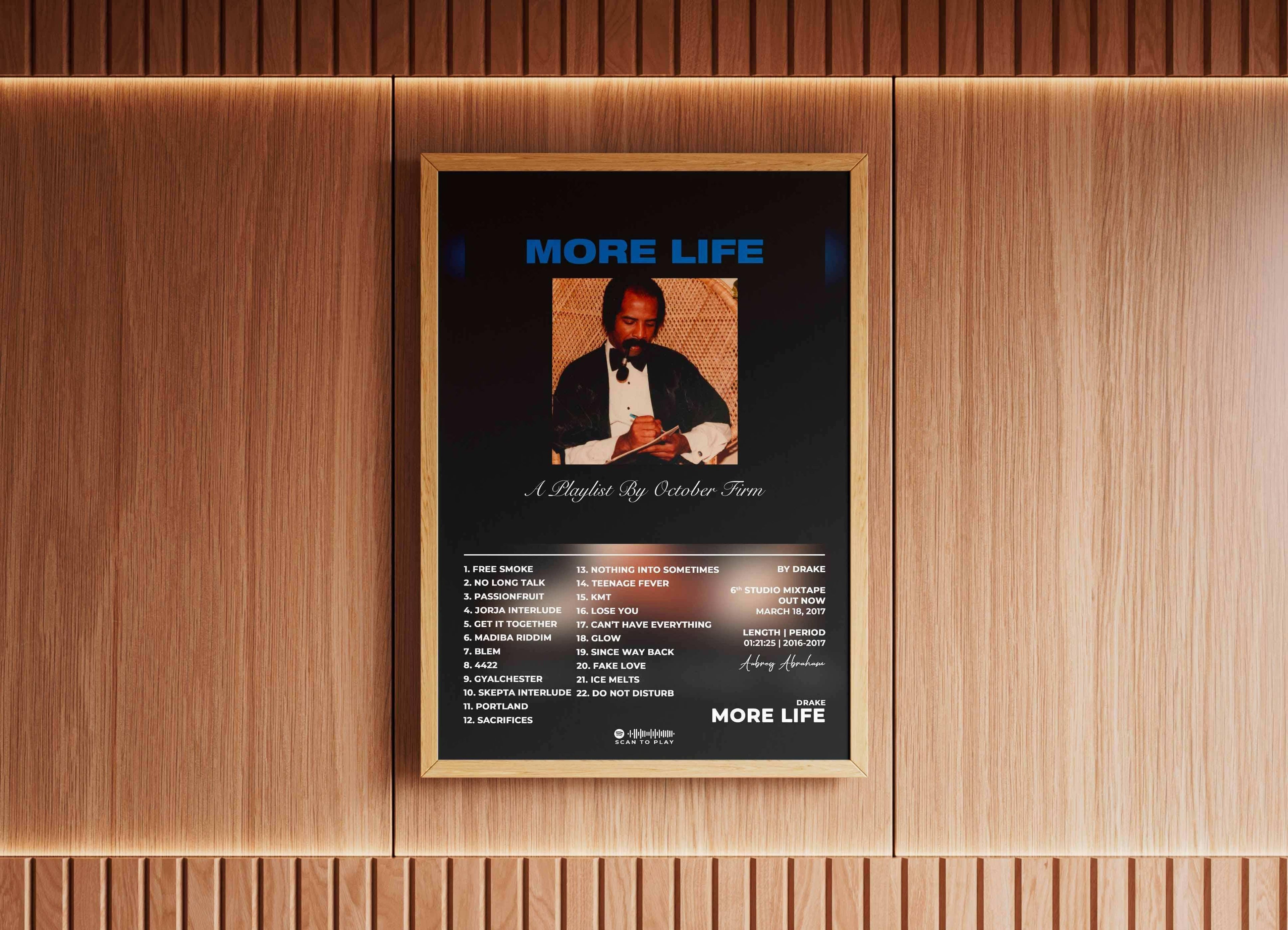 Affiche encadrée d'un album accrochée sur un mur en bois, fait en France, livraison 48h gratuite, cadeau idéal Noël