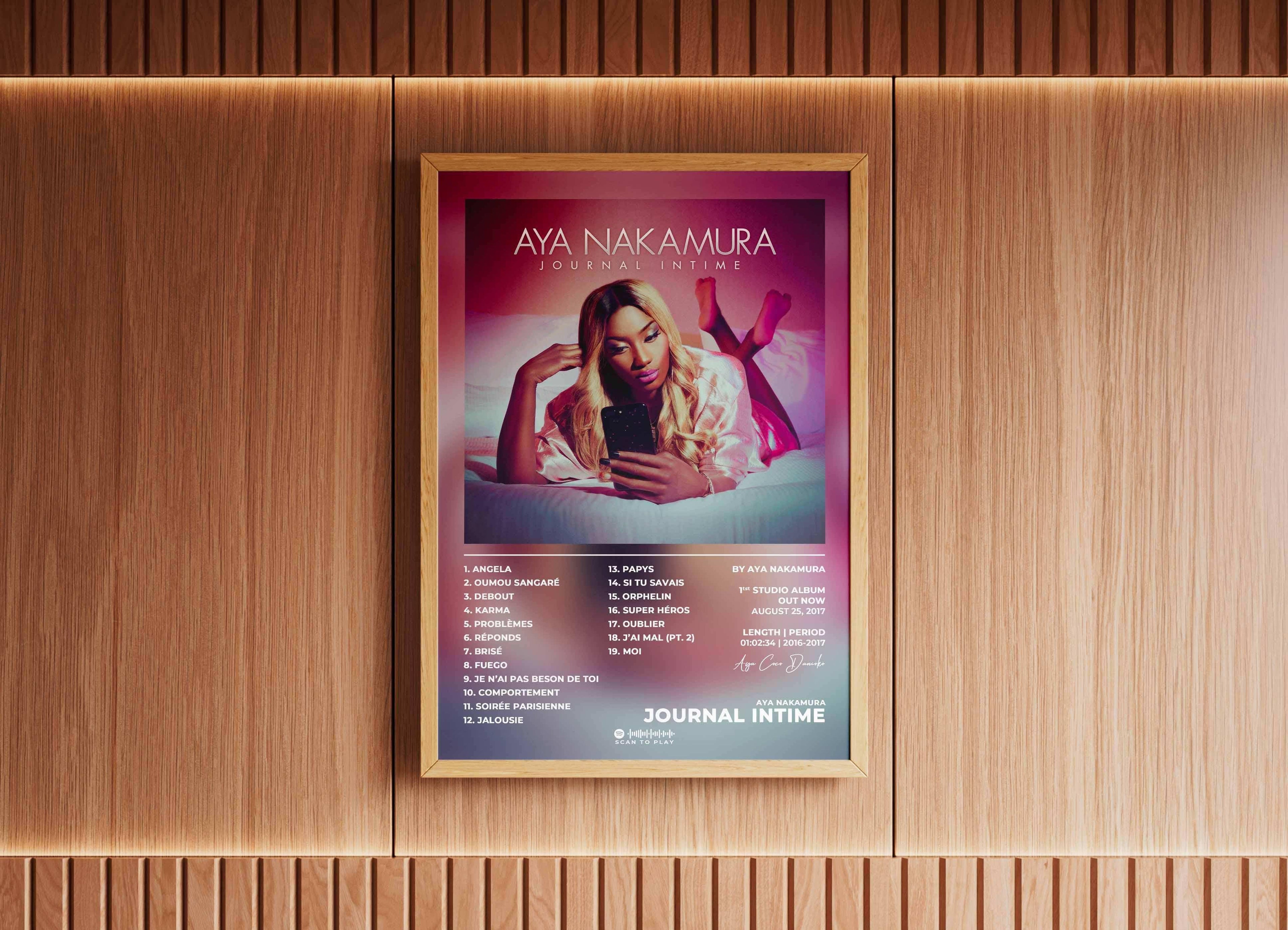 Affiche album femme sur un lit, fait en France, livraison gratuite 48h, cadeau idéal Noël