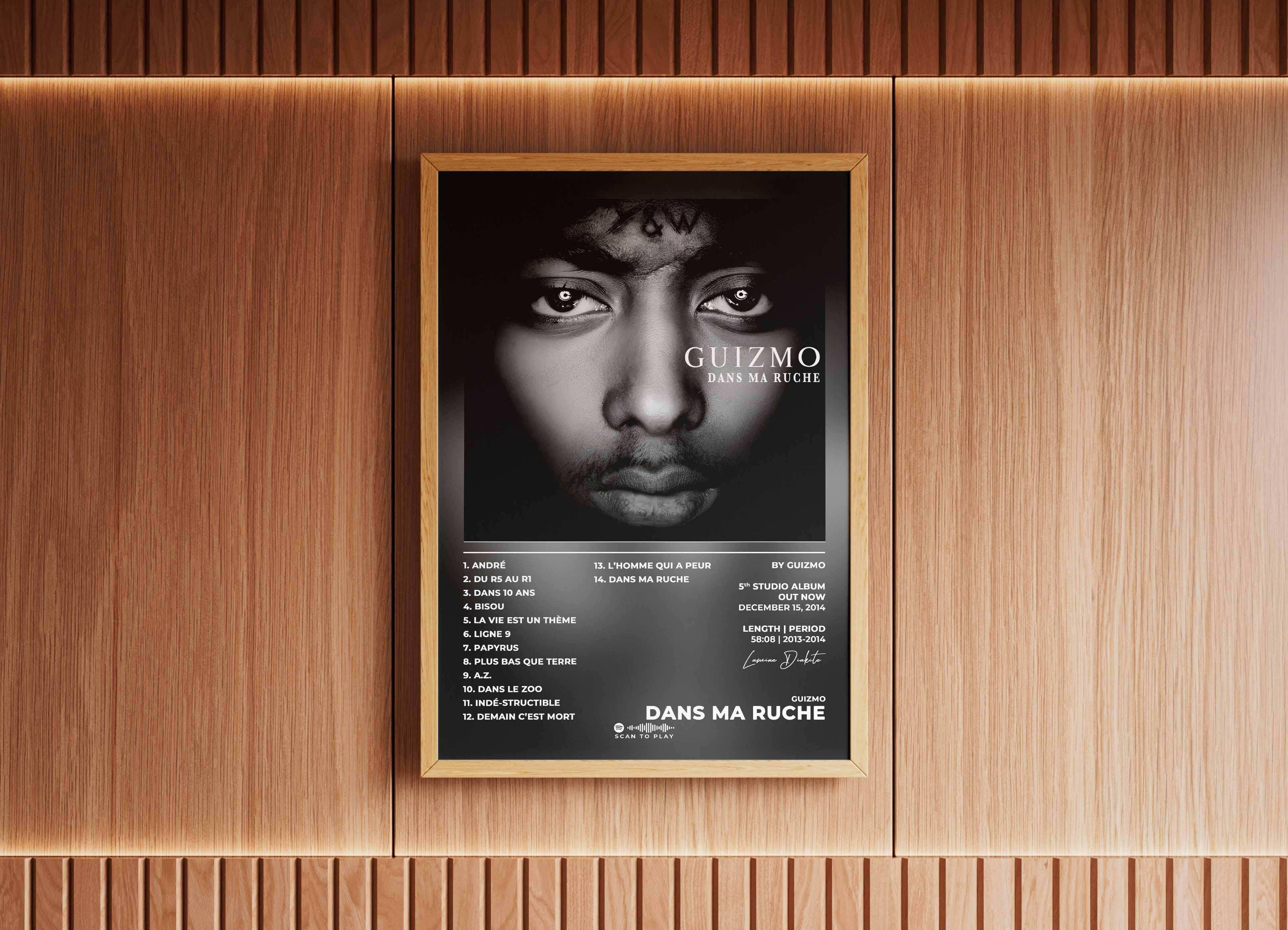 Dans Ma Ruche Guizmo Poster - Backyard