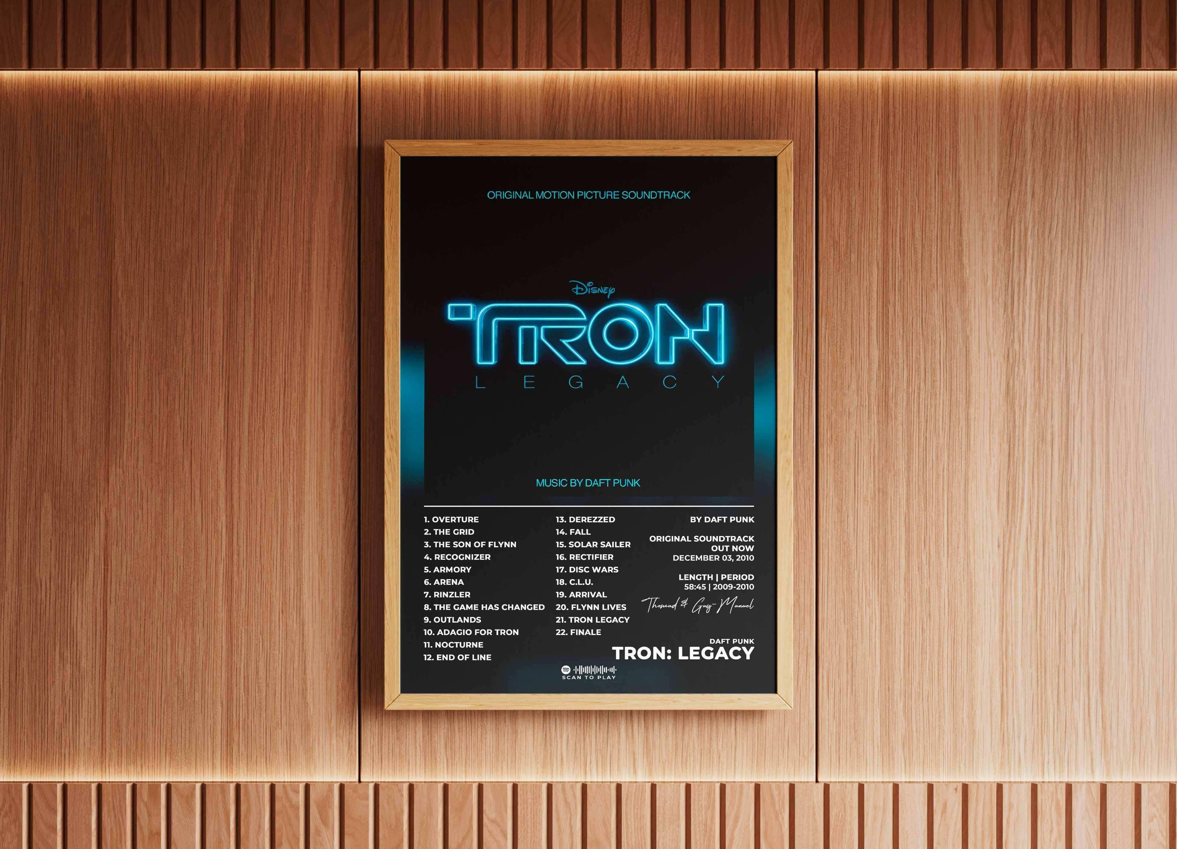 Affiche Tron Legacy encadrée sur mur en bois, fait en France, livraison gratuite 48h, cadeau Noël idéal