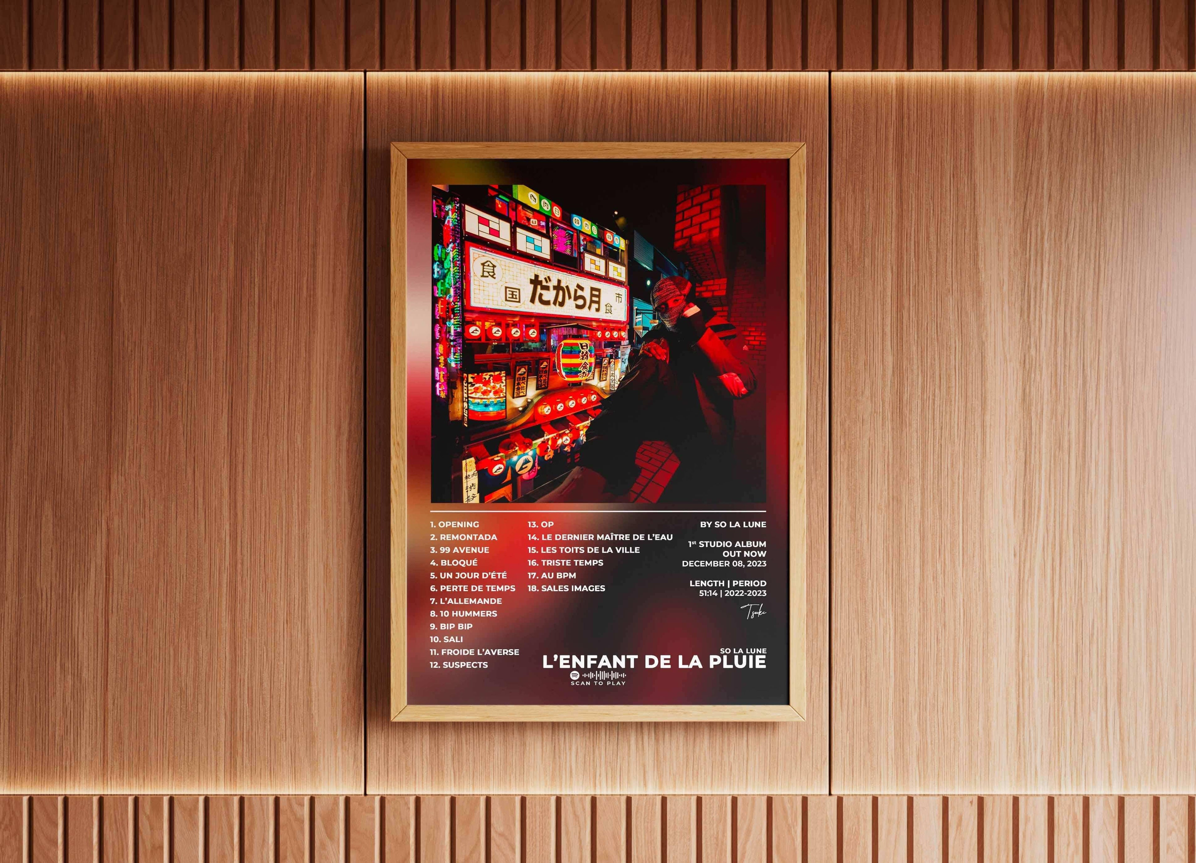 Affiche encadrée d'un album exposée sur mur bois, fait en France, livraison gratuite 48h, cadeau idéal Noël