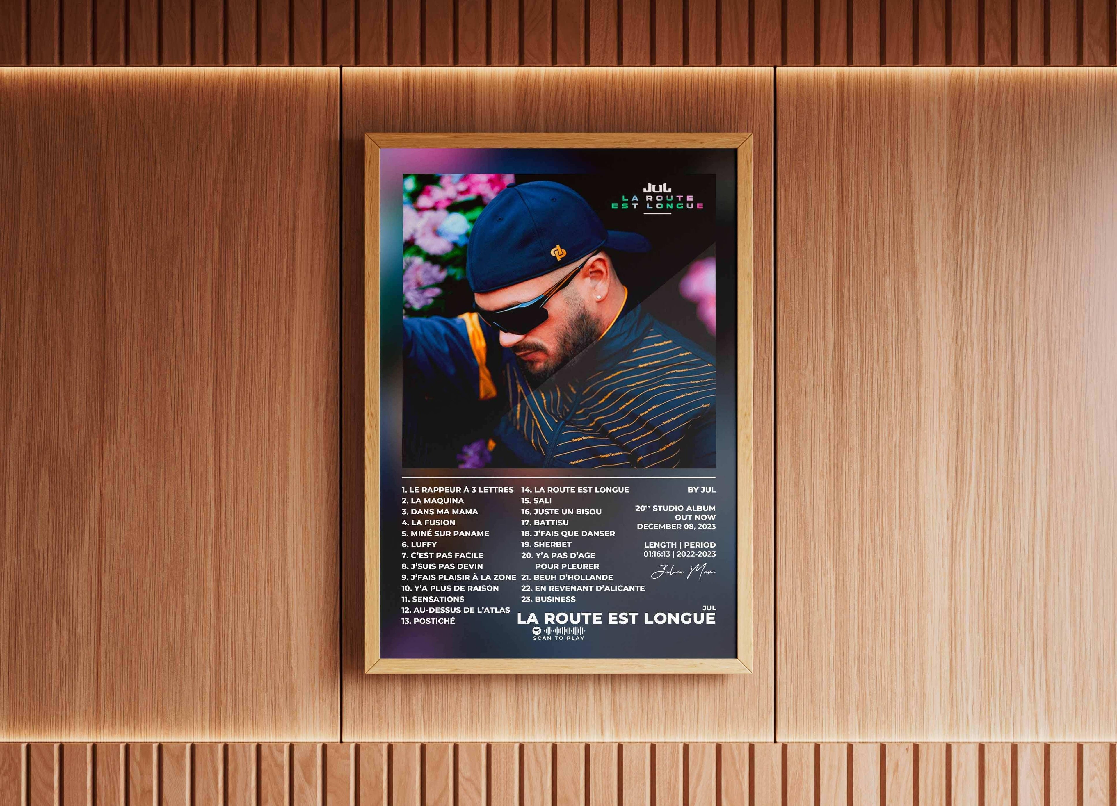 Affiche album encadrée sur mur en bois, fait en France, livraison gratuite 48h, cadeau idéal Noël