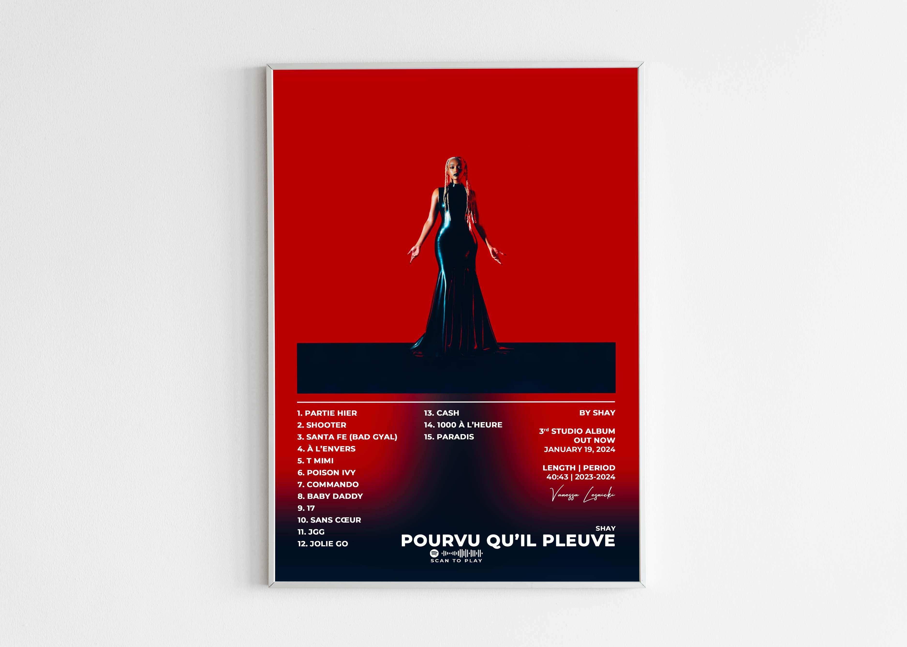 Affiche album avec femme debout sur fond rouge, fait en France, livraison gratuite 48h, cadeau idéal Noël