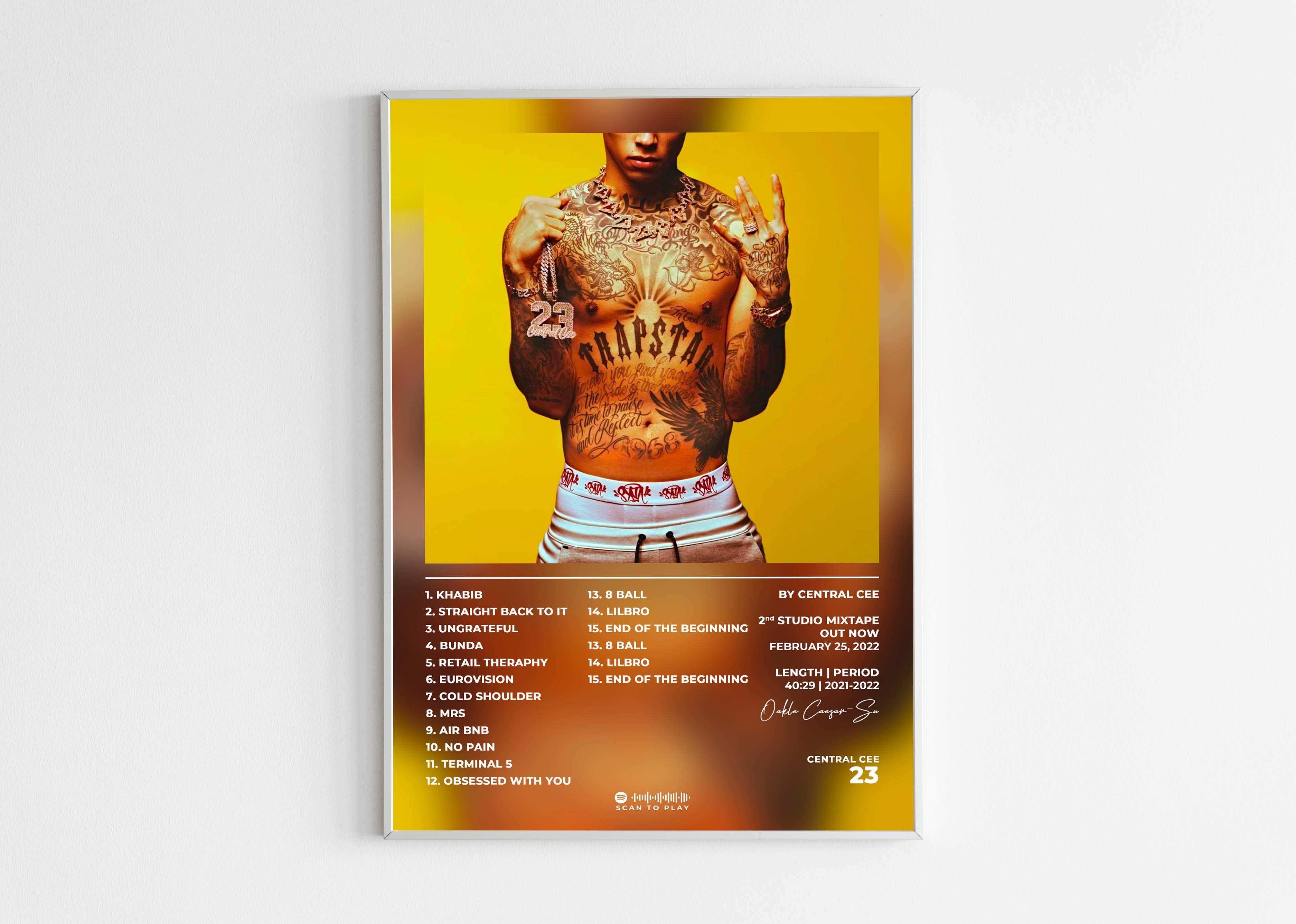 Affiche Central Cee, torse nu avec tatouages sur fond jaune, fait en France, livraison offerte 48h, cadeau idéal pour Noël.