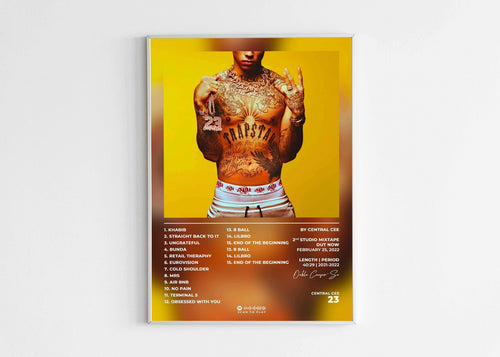 Affiche Central Cee, torse nu avec tatouages sur fond jaune, fait en France, livraison offerte 48h, cadeau idéal pour Noël.