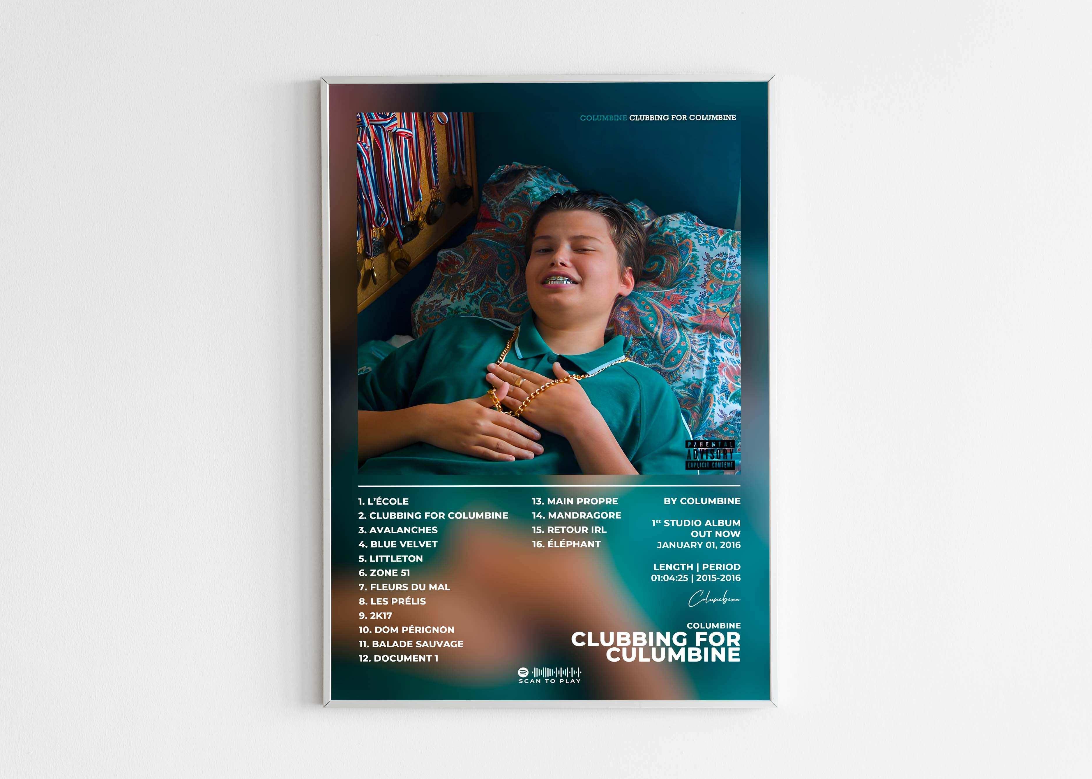 Affiche d’un garçon souriant allongé, médailles et chaîne dorée, fait en France, livraison gratuite 48h, cadeau idéal pour Noel