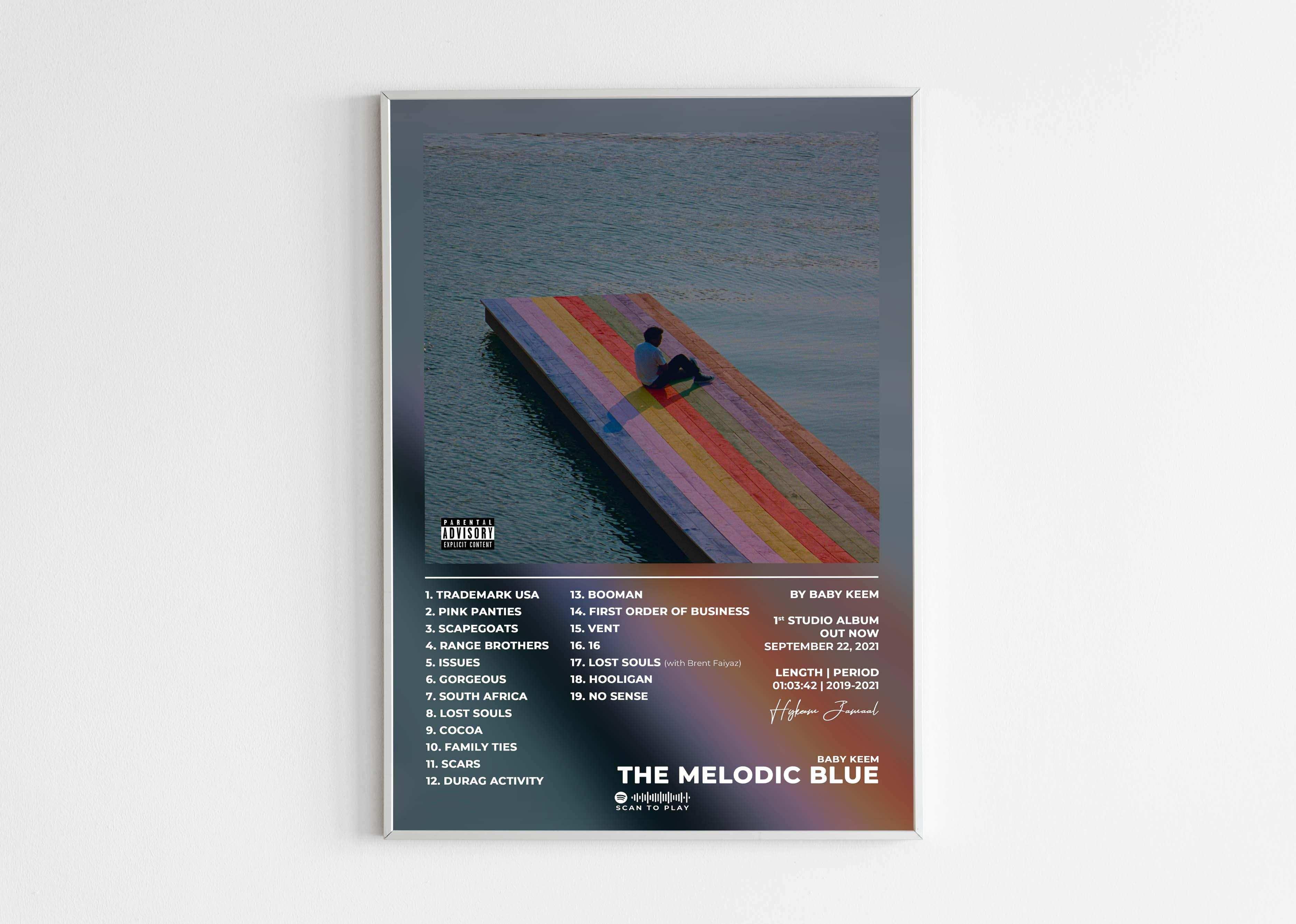 Affiche d’un homme assis sur un ponton arc-en-ciel sur l’eau, fait en France, livraison gratuite 48h, cadeau idéal Noël.