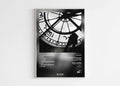 Affiche murale d'horloge géante en noir et blanc avec silhouette, fait en France, livraison gratuite 48h, cadeau idéal pour Noël.