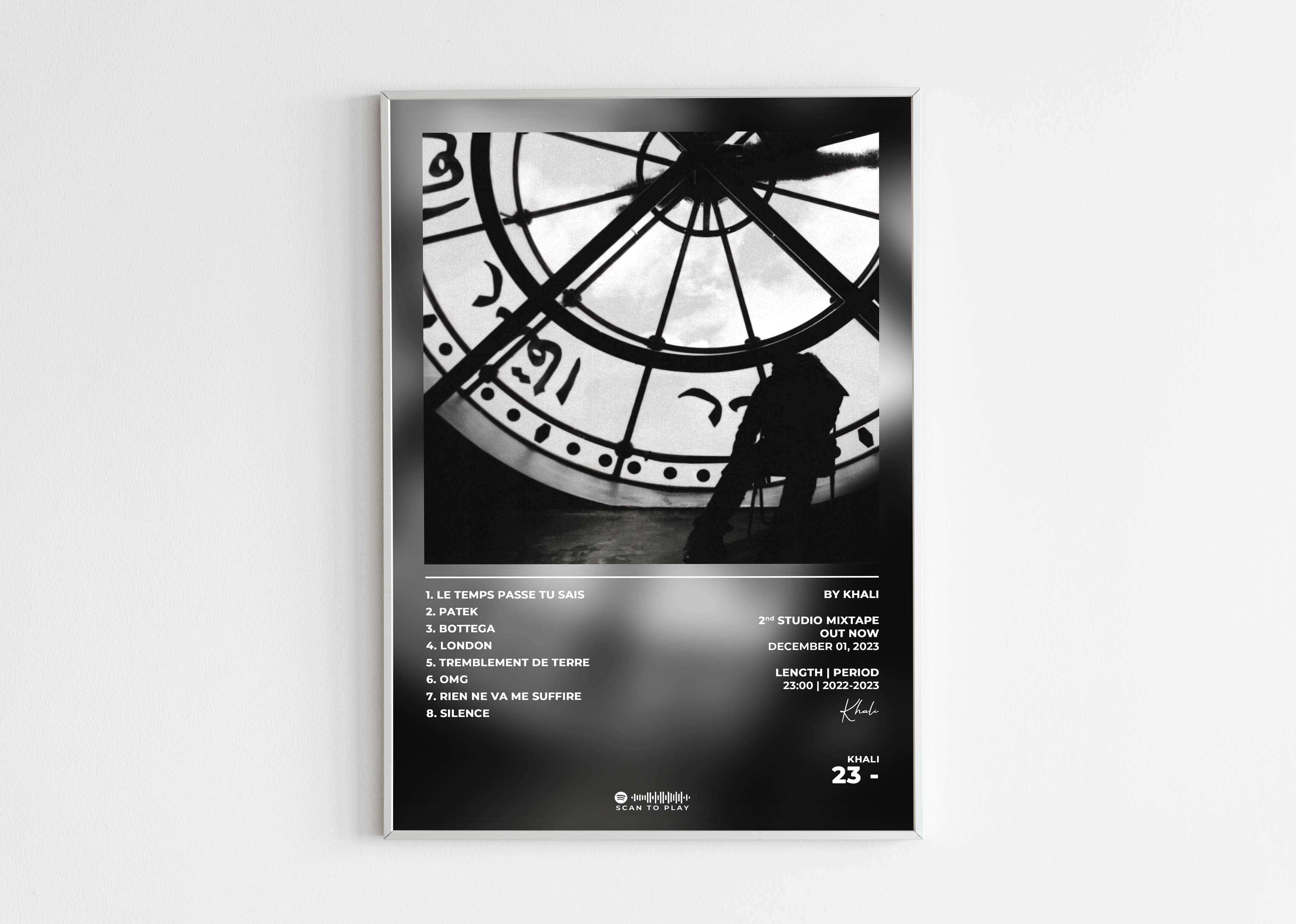 Affiche murale d'horloge géante en noir et blanc avec silhouette, fait en France, livraison gratuite 48h, cadeau idéal pour Noël.