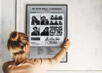 Une personne installe le poster encadré de RnBoi Flashback sur un mur blanc, illustrant la mise en valeur de la pièce.